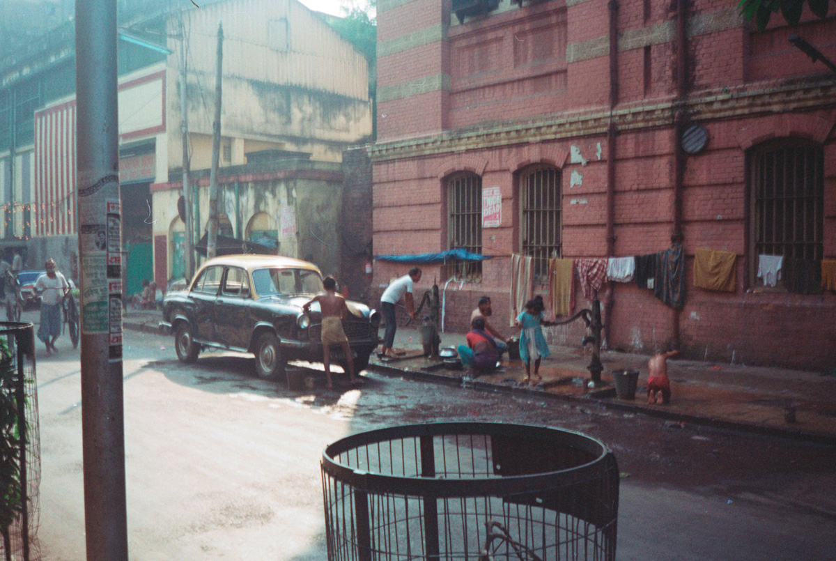 india-street-living-in-calcutta_1