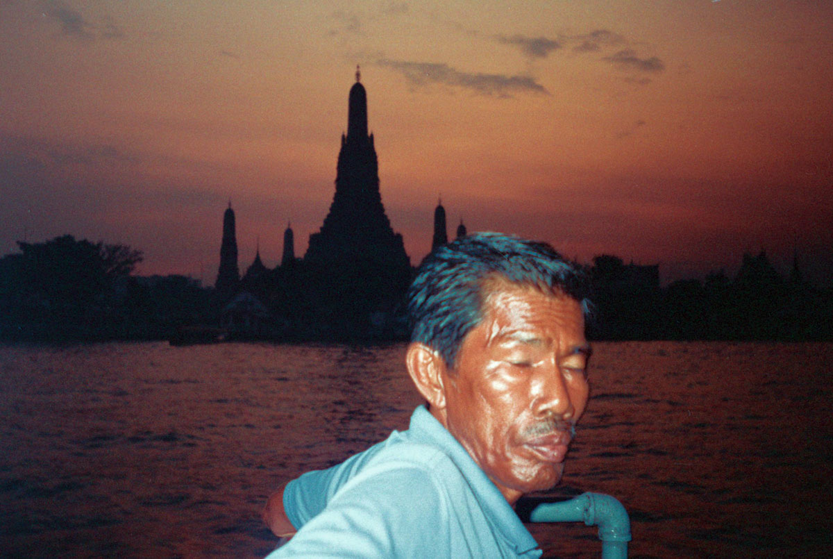 thailand-bangkok-man-on-boat
